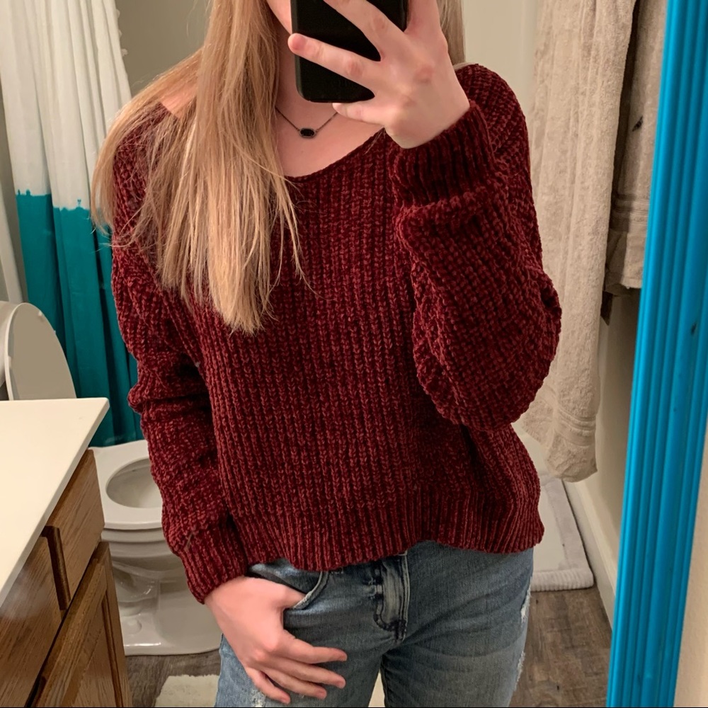 dark red/maroon sweater